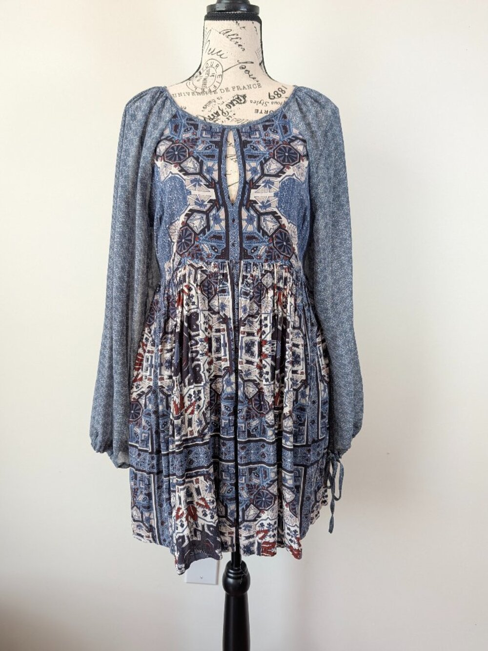 Free People Blue Pattern Mini Dress Size 4 Boho Long Sleeve Rayon Side Zip